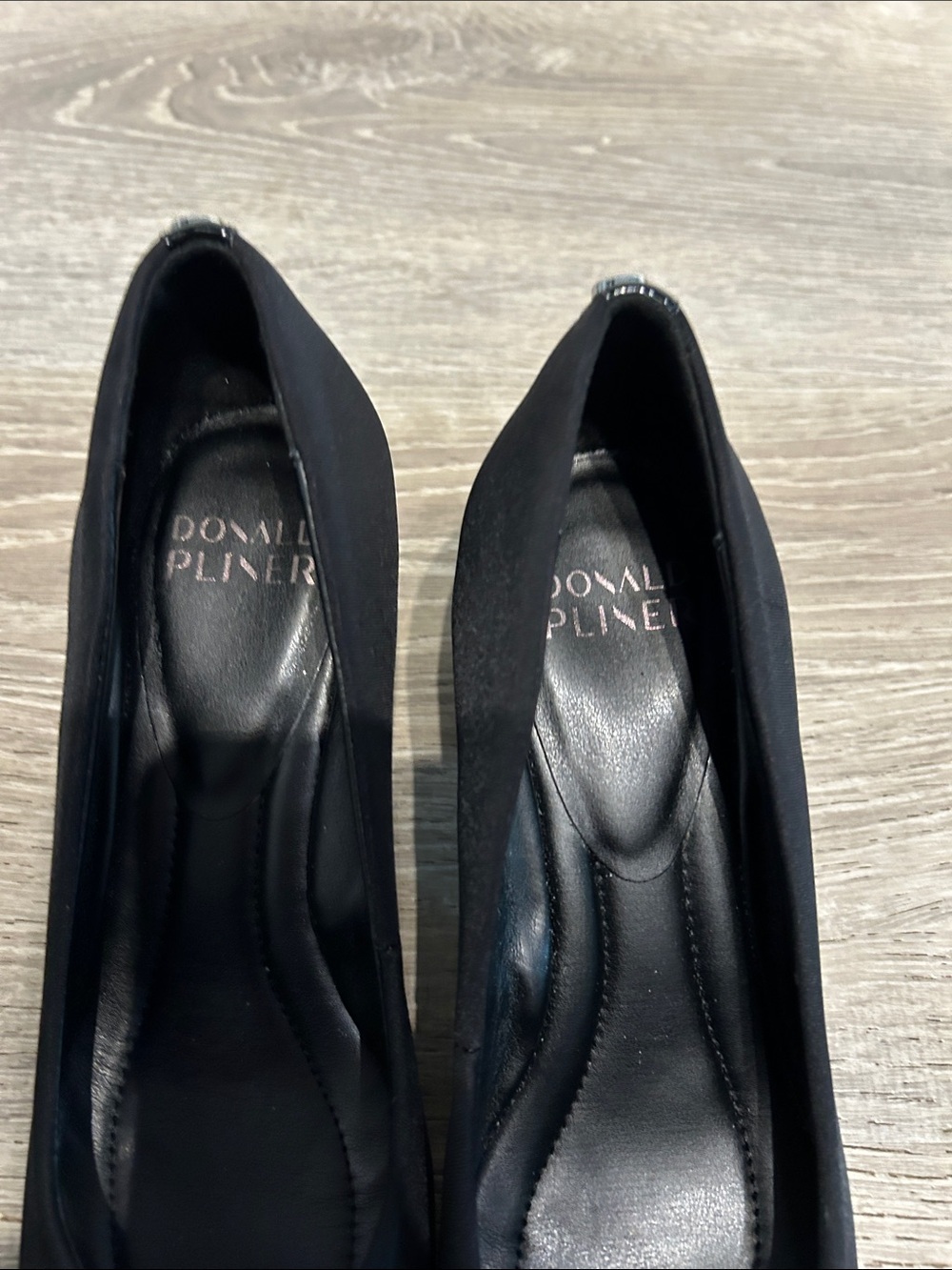 Donald Pliner Audrey Black Heeled Pumps - Picture 4 of 7